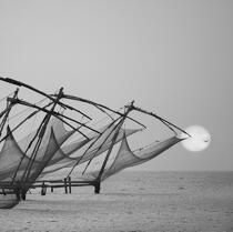 Fishing in Cochin in India. © Philip Plisson / Plisson La Trinité / AA17733 - Photo Galleries - Square format