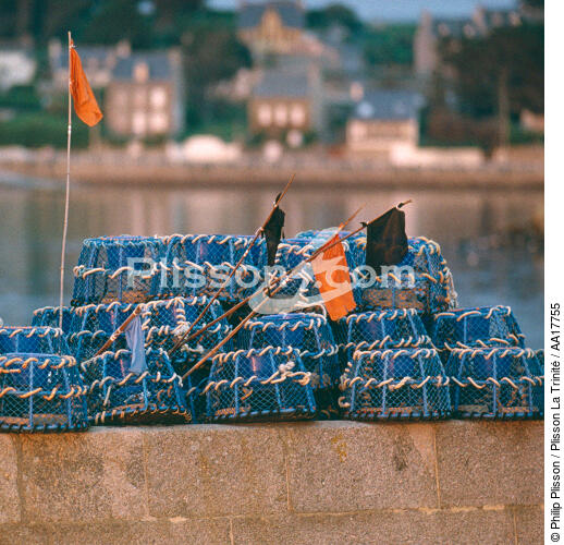 Lockers on the island of Batz. - © Philip Plisson / Plisson La Trinité / AA17755 - Photo Galleries - Fishing equipment