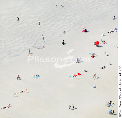 Plage normande. - © Philip Plisson / Plisson La Trinité / AA17759 - Nos reportages photos - Sport et loisir