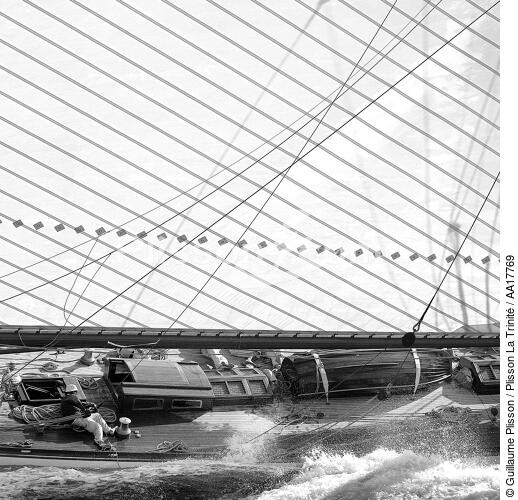 Port tack - © Guillaume Plisson / Plisson La Trinité / AA17769 - Photo Galleries - Black and white