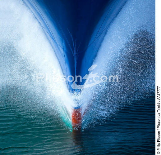 Etrave de porte conteneur. - © Philip Plisson / Plisson La Trinité / AA17777 - Nos reportages photos - Elément d'un bateau
