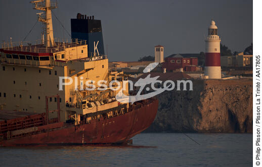 Cargo ship New Flame after a colision with Oile tanker august 12 2007 - © Philip Plisson / Plisson La Trinité / AA17805 - Photo Galleries - Gibraltar