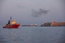 Détroit de Gibraltar © Philip Plisson / Plisson La Trinité / AA17808 - Nos reportages photos - Remorqueur