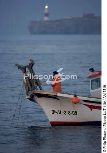 Gibraltar lighthouse - © Philip Plisson / Plisson La Trinité / AA17819 - Photo Galleries - Inshore fishing
