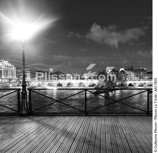 Le pont des arts à Paris. - © Guillaume Plisson / Plisson La Trinité / AA17823 - Nos reportages photos - Paris