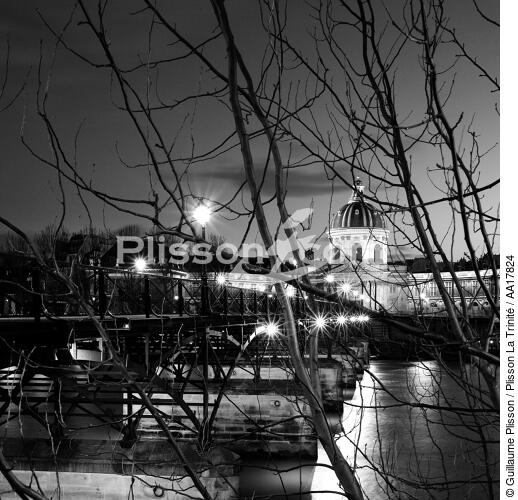 Le pont des arts à Paris. - © Guillaume Plisson / Plisson La Trinité / AA17824 - Photo Galleries - Le pont des arts