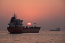 Strait of Gibraltar © Philip Plisson / Plisson La Trinité / AA17826 - Photo Galleries - Cargo ship