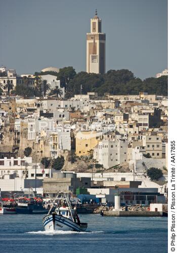Port de Tanger - © Philip Plisson / Plisson La Trinité / AA17855 - Nos reportages photos - Mosquée