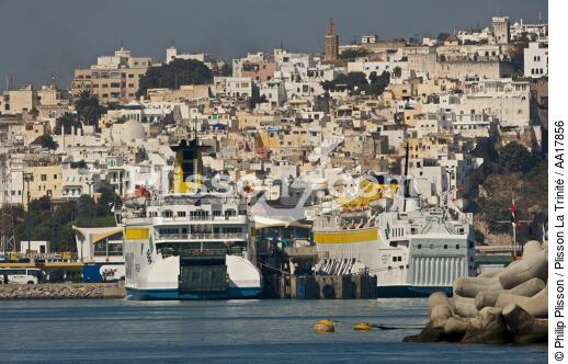 Tanger harbour - © Philip Plisson / Plisson La Trinité / AA17856 - Photo Galleries - Town [Morocco]