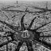 Place de l'étoile à Paris. © Guillaume Plisson / Plisson La Trinité / AA17924 - Photo Galleries - Black and white