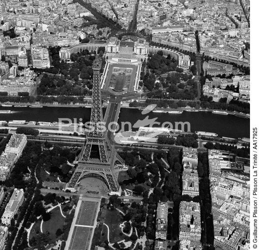 Place de l'étoile à Paris. - © Guillaume Plisson / Plisson La Trinité / AA17925 - Photo Galleries - Ile-de-France