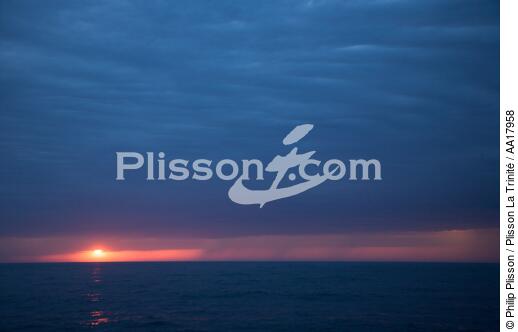 Last moment - © Philip Plisson / Plisson La Trinité / AA17958 - Photo Galleries - Calm sea