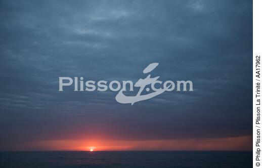 Last moment - © Philip Plisson / Plisson La Trinité / AA17962 - Photo Galleries - Sky