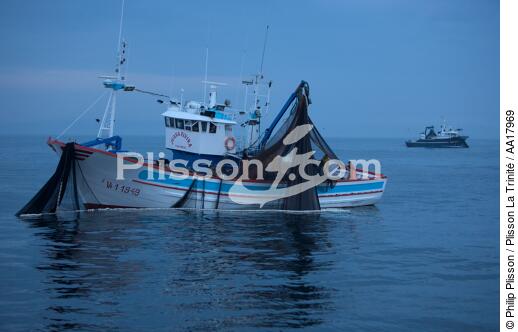 Pêche a la sardines au petit matin - © Philip Plisson / Plisson La Trinité / AA17969 - Nos reportages photos - Pêcheur