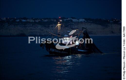 Pêche a la Sardines sur la Côte d'Algarve - © Philip Plisson / Plisson La Trinité / AA17999 - Nos reportages photos - Nuit
