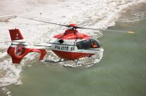helicopter from Gironde pilotage © Philip Plisson / Plisson La Trinité / AA18034 - Photo Galleries - Air transport