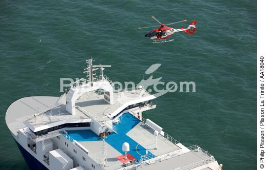helicopter from Gironde pilotage - © Philip Plisson / Plisson La Trinité / AA18040 - Photo Galleries - Helicopter
