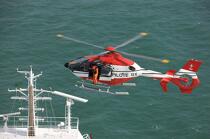 helicopter from Gironde pilotage © Philip Plisson / Plisson La Trinité / AA18041 - Photo Galleries - Helicopter