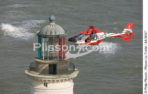 helicopter from Gironde pilotage - © Philip Plisson / Plisson La Trinité / AA18047 - Photo Galleries - Lighthouse [33]