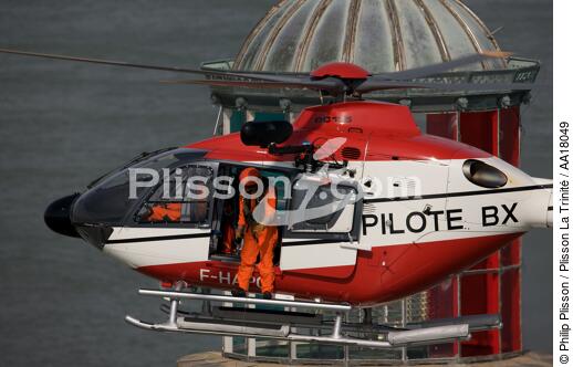 helicopter from Gironde pilotage - © Philip Plisson / Plisson La Trinité / AA18049 - Photo Galleries - Aquitaine
