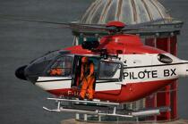 helicopter from Gironde pilotage © Philip Plisson / Plisson La Trinité / AA18049 - Photo Galleries - Lighthouse [33]
