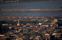 Le pont de Pierre,Bordeaux, Gironde © Philip Plisson / Plisson La Trinité / AA18068 - Nos reportages photos - Ville [33]