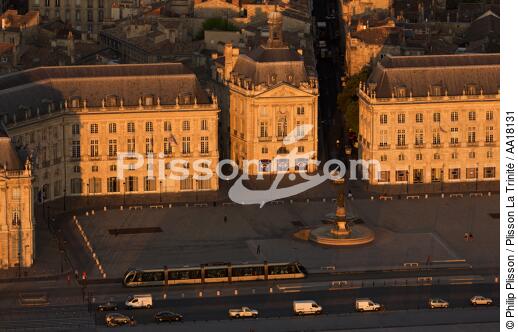 Place de la Bourse, Bordeaux, Gironde - © Philip Plisson / Plisson La Trinité / AA18131 - Photo Galleries - Dawn