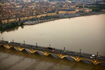 Le Pont de Pierre à Bordeaux © Philip Plisson / Plisson La Trinité / AA18149 - Nos reportages photos - Hydrologie