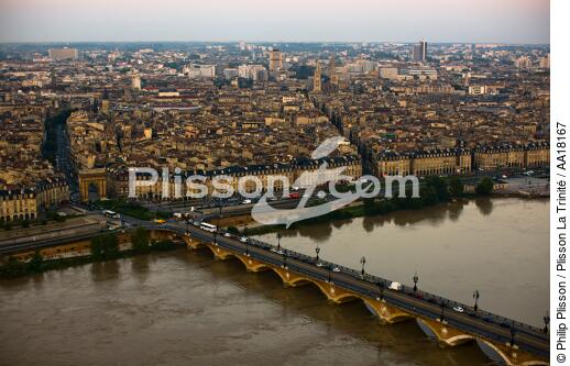 Bordeaux - © Philip Plisson / Plisson La Trinité / AA18167 - Photo Galleries - Bridge