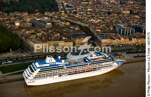 Bordeaux. - © Philip Plisson / Plisson La Trinité / AA18175 - Photo Galleries - Big Cruises