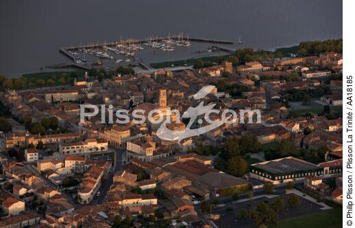 Pauillac en Gironde. - © Philip Plisson / Plisson La Trinité / AA18185 - Nos reportages photos - Fleuve