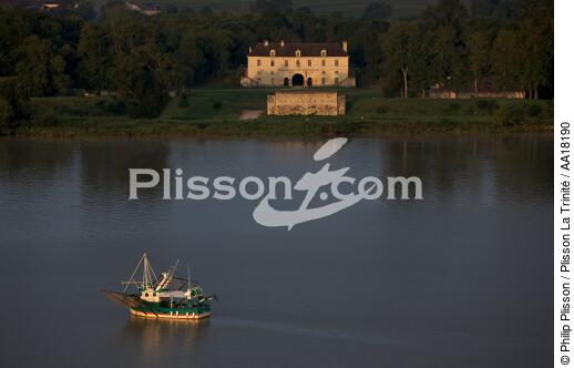 Fort-Médoc en Gironde. - © Philip Plisson / Plisson La Trinité / AA18190 - Nos reportages photos - Fleuve
