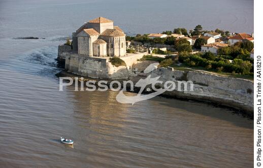 Talmont-sur-Gironde in Charente Maritime. - © Philip Plisson / Plisson La Trinité / AA18210 - Photo Galleries - Church