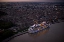 Le Regatta à quai à Bordeaux. © Philip Plisson / Plisson La Trinité / AA18213 - Nos reportages photos - La Garonne