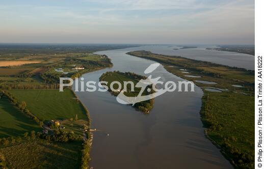L'île Margaux en Gironde. - © Philip Plisson / Plisson La Trinité / AA18222 - Nos reportages photos - Fleuve