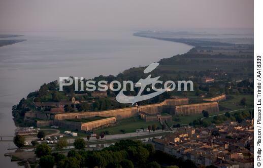 La ville fortifiée de Blaye en Gironde.. - © Philip Plisson / Plisson La Trinité / AA18339 - Nos reportages photos - Estuaire de la Gironde