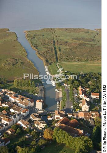 Le port de Saint-Seurin d'Uzet dans l'estuaire de la Gironde. - © Philip Plisson / Plisson La Trinité / AA18352 - Nos reportages photos - Estuaire de la Gironde