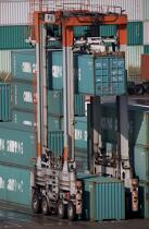 Containers in the port of Le Havre. © Philip Plisson / Plisson La Trinité / AA18370 - Photo Galleries - Normandie