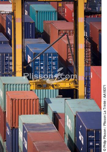 Containers in the port of Le Havre. - © Philip Plisson / Plisson La Trinité / AA18371 - Photo Galleries - Normandie