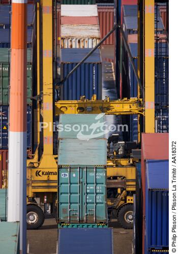 Containers in the port of Le Havre. - © Philip Plisson / Plisson La Trinité / AA18372 - Photo Galleries - CMA CGM Marco Polo