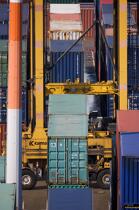 Containers in the port of Le Havre. © Philip Plisson / Plisson La Trinité / AA18372 - Photo Galleries - Normandie