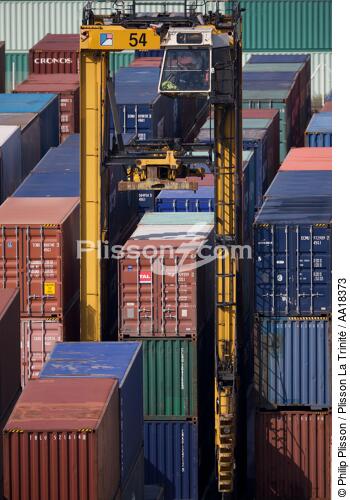 Containers in the port of Le Havre. - © Philip Plisson / Plisson La Trinité / AA18373 - Photo Galleries - CMA CGM Marco Polo
