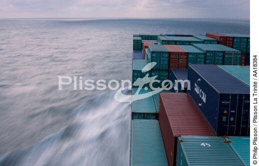 Container ship in the North Sea. - © Philip Plisson / Plisson La Trinité / AA18384 - Photo Galleries - CMA CGM Marco Polo