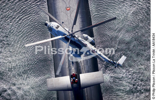 Sous-marin SNLE - © Philip Plisson / Plisson La Trinité / AA18434 - Nos reportages photos - Hélicoptère