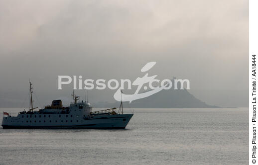 Férry pour les Scilly au départ de Penzance - © Philip Plisson / Plisson La Trinité / AA18444 - Nos reportages photos - Mer calme
