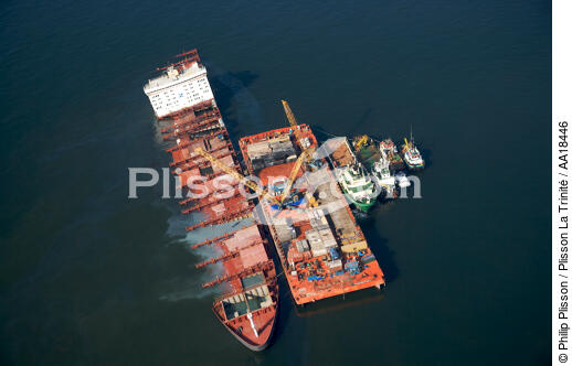 MSC Napoli container ship. - © Philip Plisson / Plisson La Trinité / AA18446 - Photo Galleries - Containerships, the excess