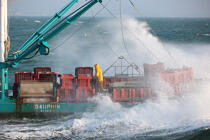 25 noeuds de vent. La barge est chahutée par la houle. © Philip Plisson / Plisson La Trinité / AA18479 - Nos reportages photos - L'ostréiculture