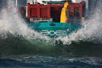 25 noeuds de vent. La barge est chahutée par la houle. © Philip Plisson / Plisson La Trinité / AA18482 - Nos reportages photos - Quiberon [Baie de]