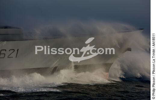 Military frigate, Chevalier Paul. - © Philip Plisson / Plisson La Trinité / AA18511 - Photo Galleries - Bow