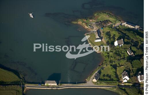 Moulin à marée dans le Golfe du Morbihan. - © Philip Plisson / Plisson La Trinité / AA18565 - Nos reportages photos - Locmariaquer